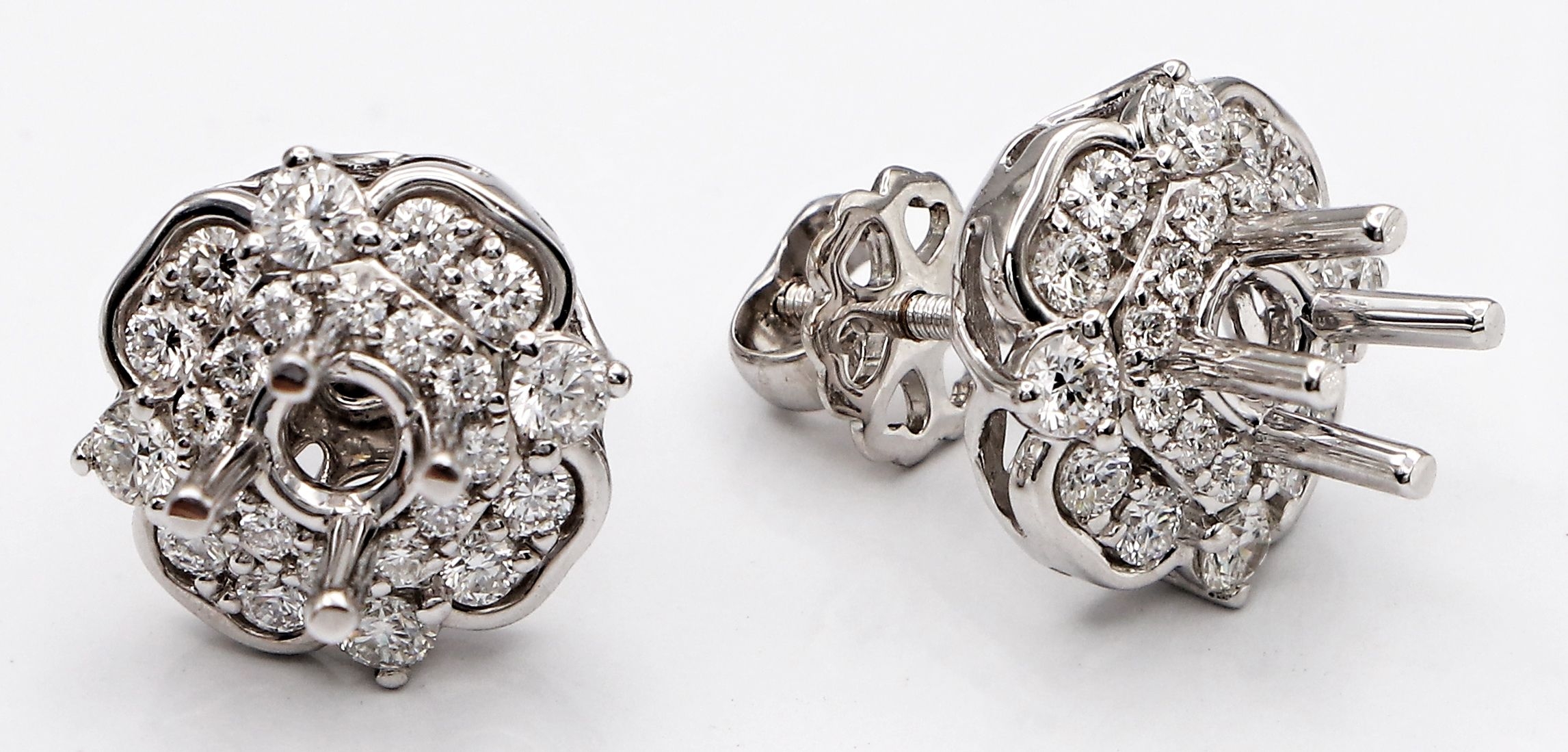 Vỏ Bông tai kim cương GB00DDW001567